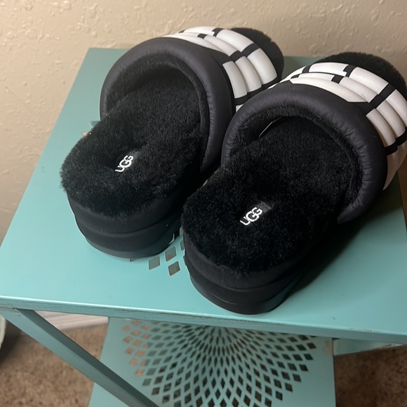 UGG SLIDES SIZE 7 NWOT - Picture 3 of 4
